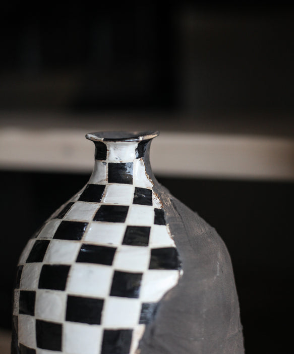 Vase n.2 Checks Temporary Capsule