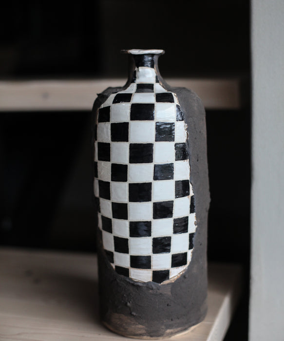 Vase n.1 Checks Temporary Capsule