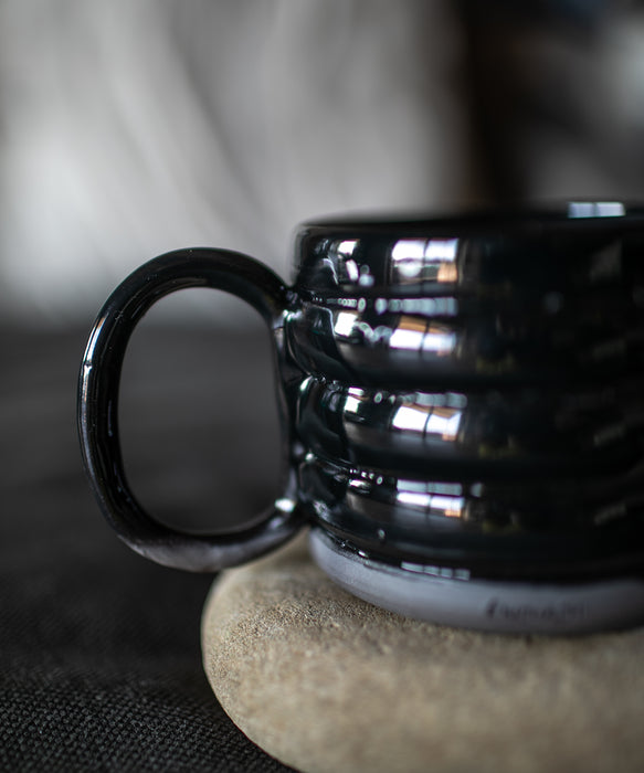 Black Wavy mug